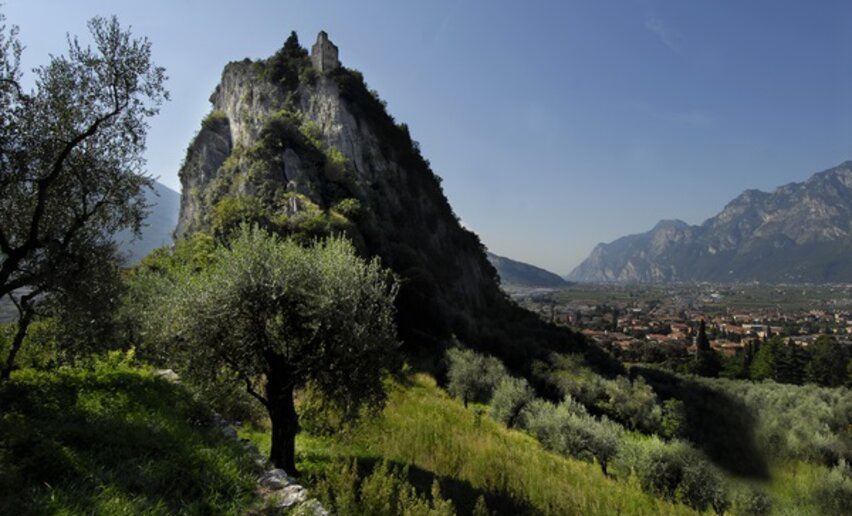 Immagine per percorso Laghel, echi di letteratura e devozione religiosa