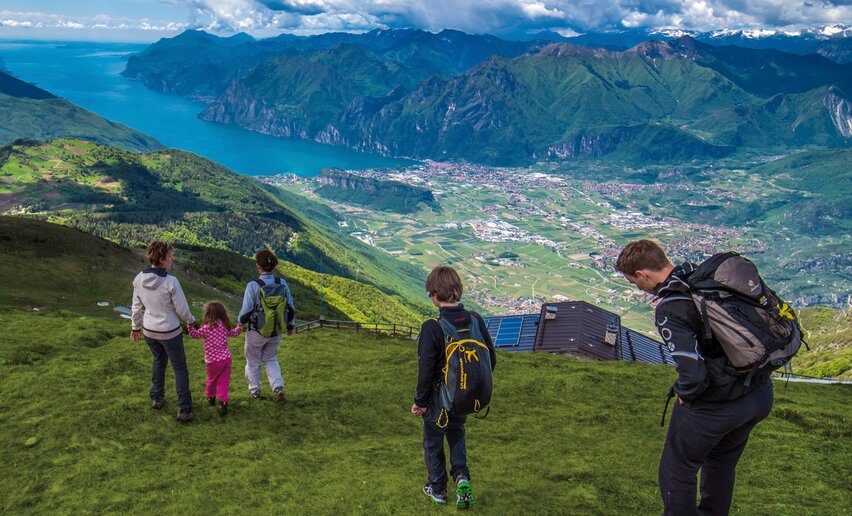 Immagine per percorso GardaTrek - Anello principale 4: al balcone sul Lago di Garda